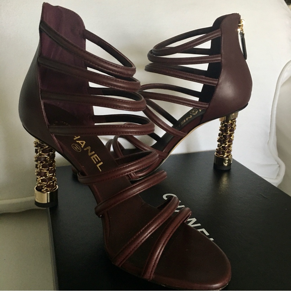CHANEL sandals with chain link heel.  Size 8 - Picture 11 of 12
